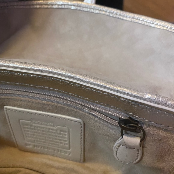 Clutch - Picture 2 of 4